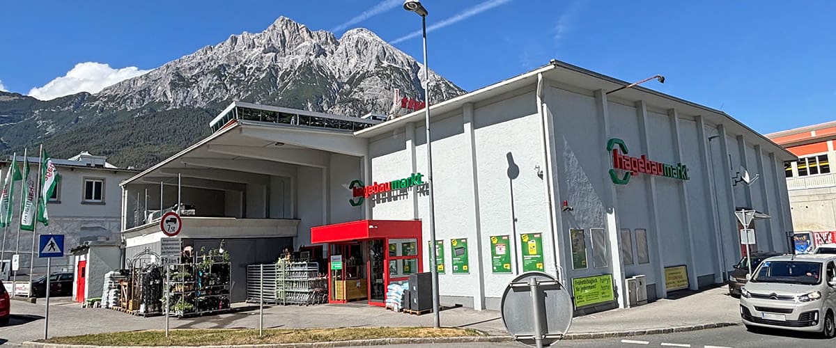 Außenansicht des Haas Hagebaumarkt in Telfs